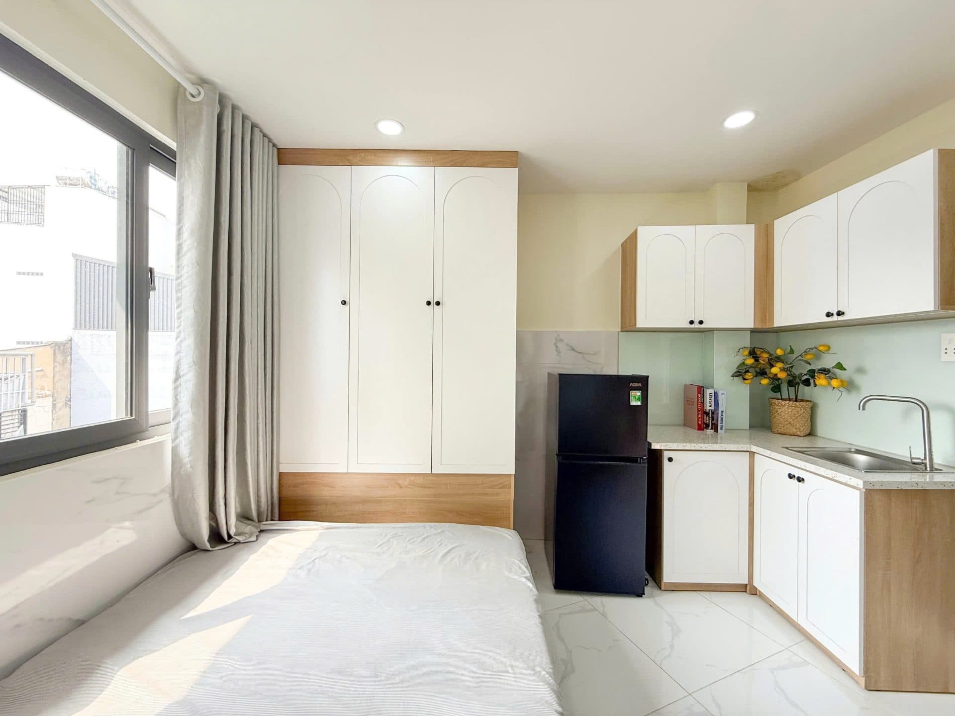 CĂN STUDIO - CỬA SỔ LỚN - FULL NỘI THẤT