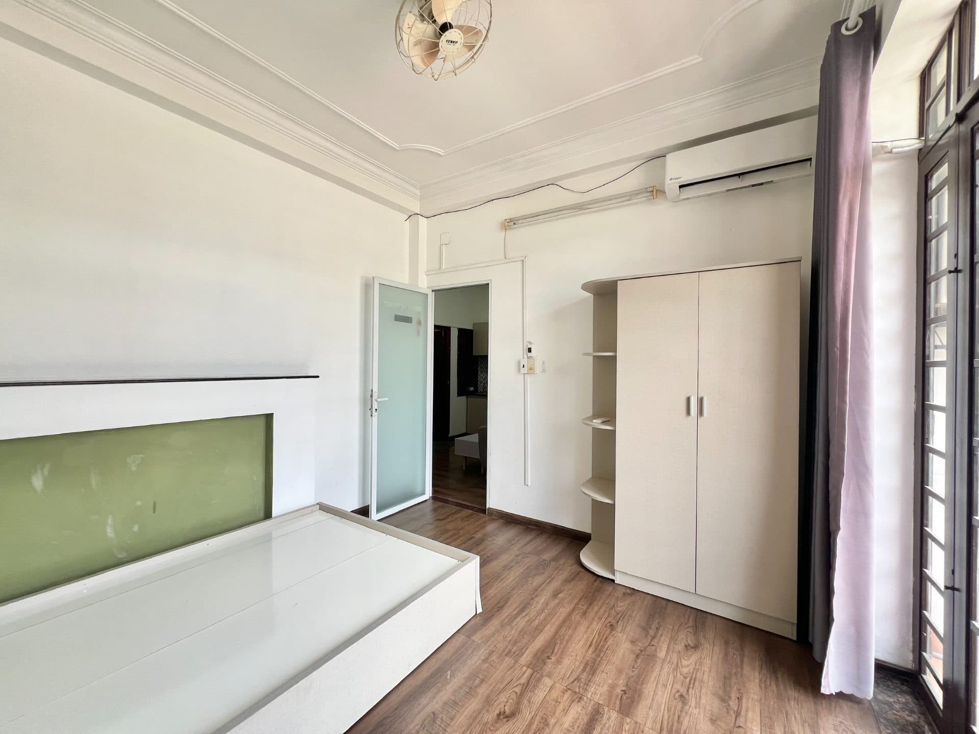 2PN Tách Bếp Ban Công – Quận 3